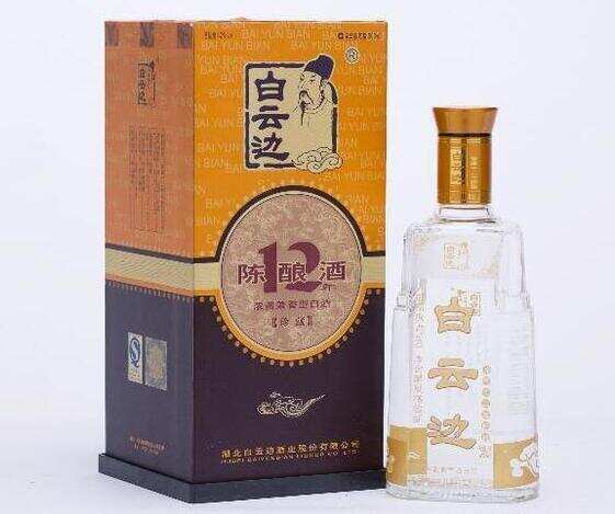 白云边12年多少钱一瓶，98元属于白云边低端口粮酒(附价目表)
