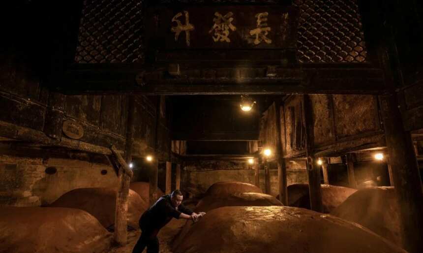 探访五粮液明代古窖群