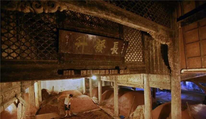 探访五粮液明代古窖群