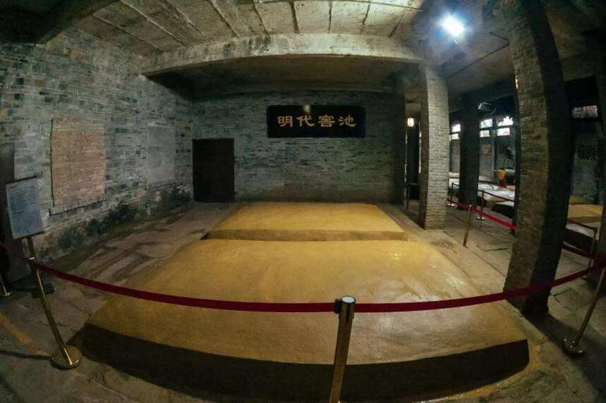探访五粮液明代古窖群